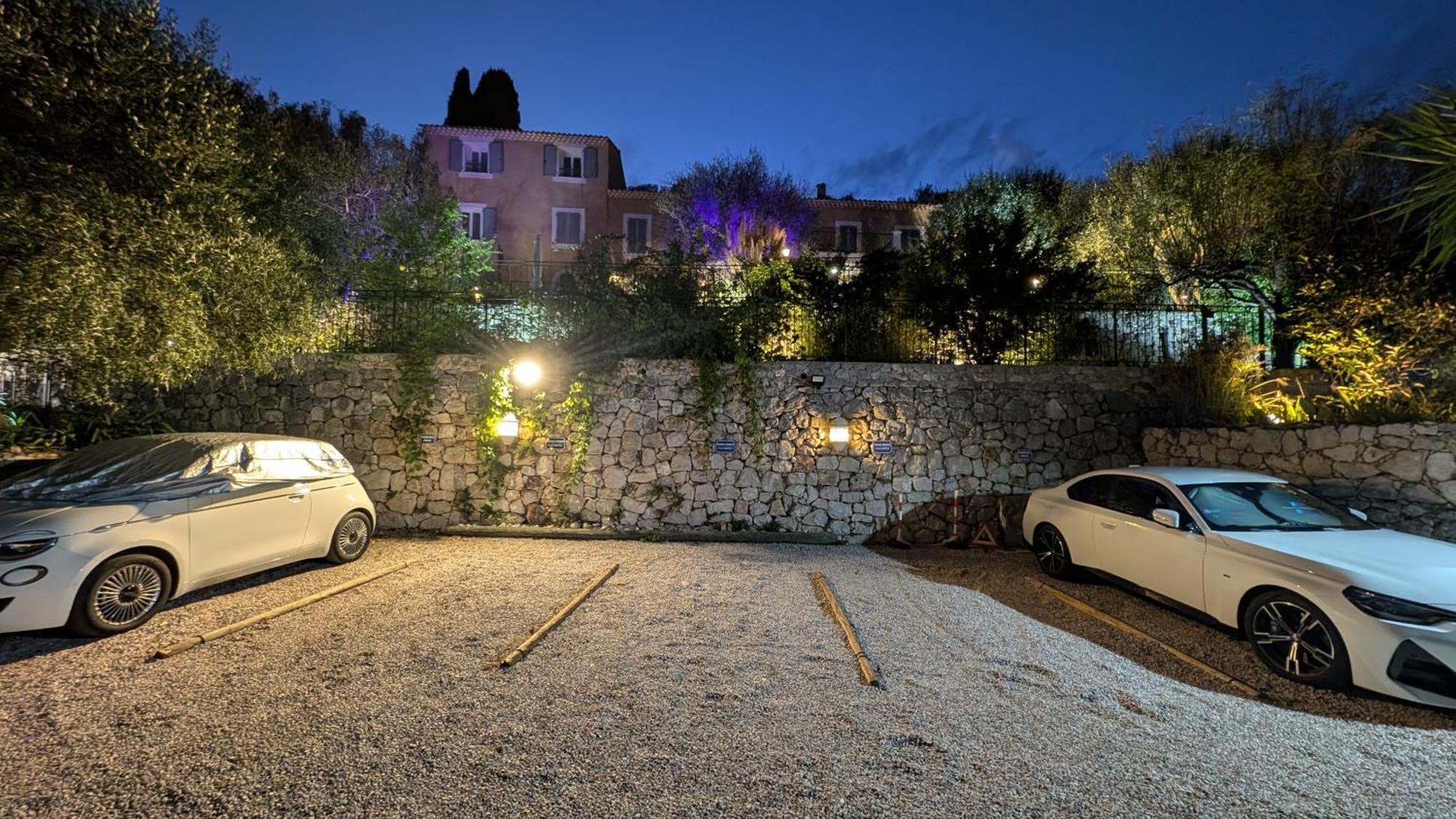 D'angeline, Car Needed, Vehicule Necessaire