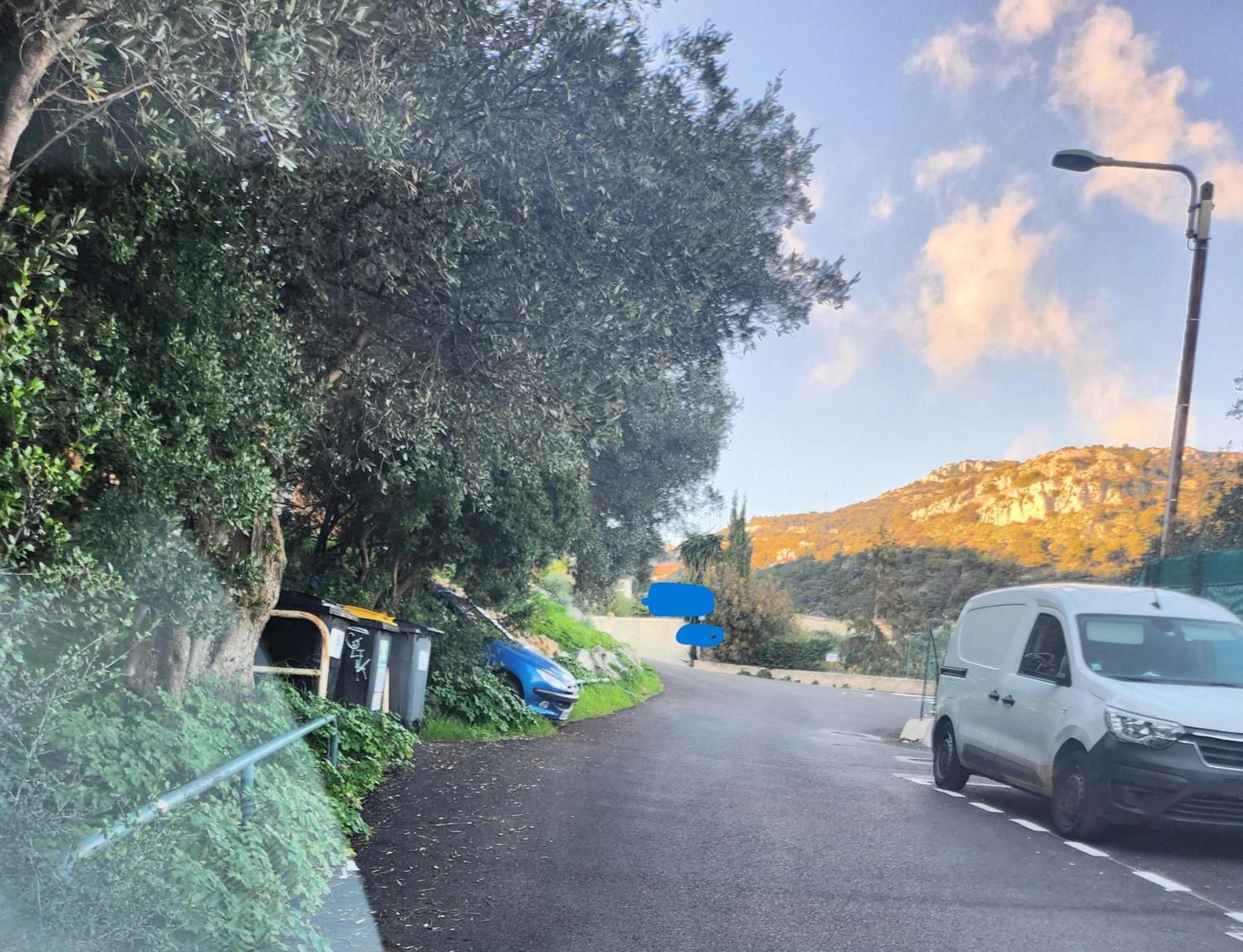 D'angeline, Car Needed, Vehicule Necessaire Apartment