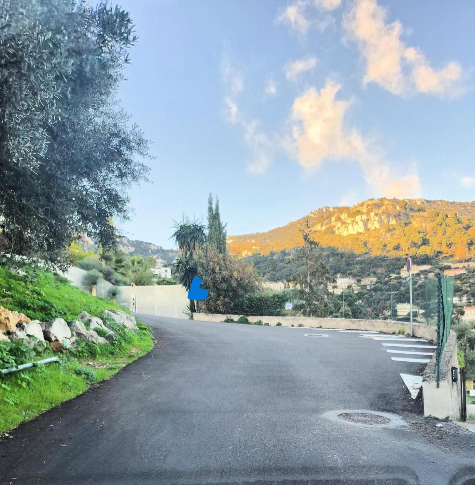 D'angeline - Vue Jardin Commun Parking Voiture Obligatoire 10min Voiture Monaco Route Etroite Pente Raide Croisement Limite Photos - Sea View Shared Garden Parking Car Mandatory 10min Car Monaco Narrow Steep Road Limited Passing P Apartment *