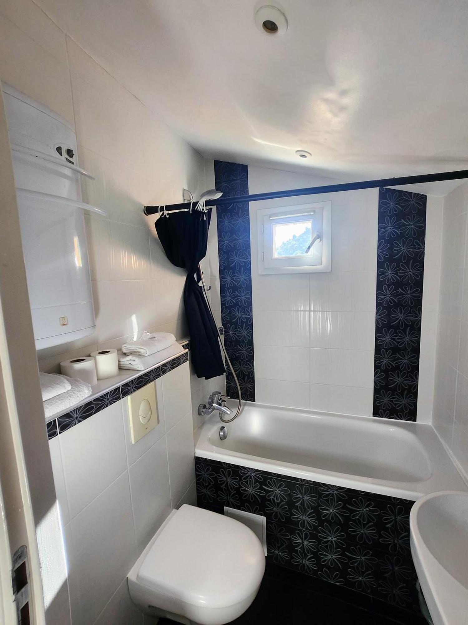 D'angeline - Vue Jardin Commun Parking Voiture Obligatoire 10min Voiture Monaco Route Etroite Pente Raide Croisement Limite Photos - Sea View Shared Garden Parking Car Mandatory 10min Car Monaco Narrow Steep Road Limited Passing P Apartment Beausoleil