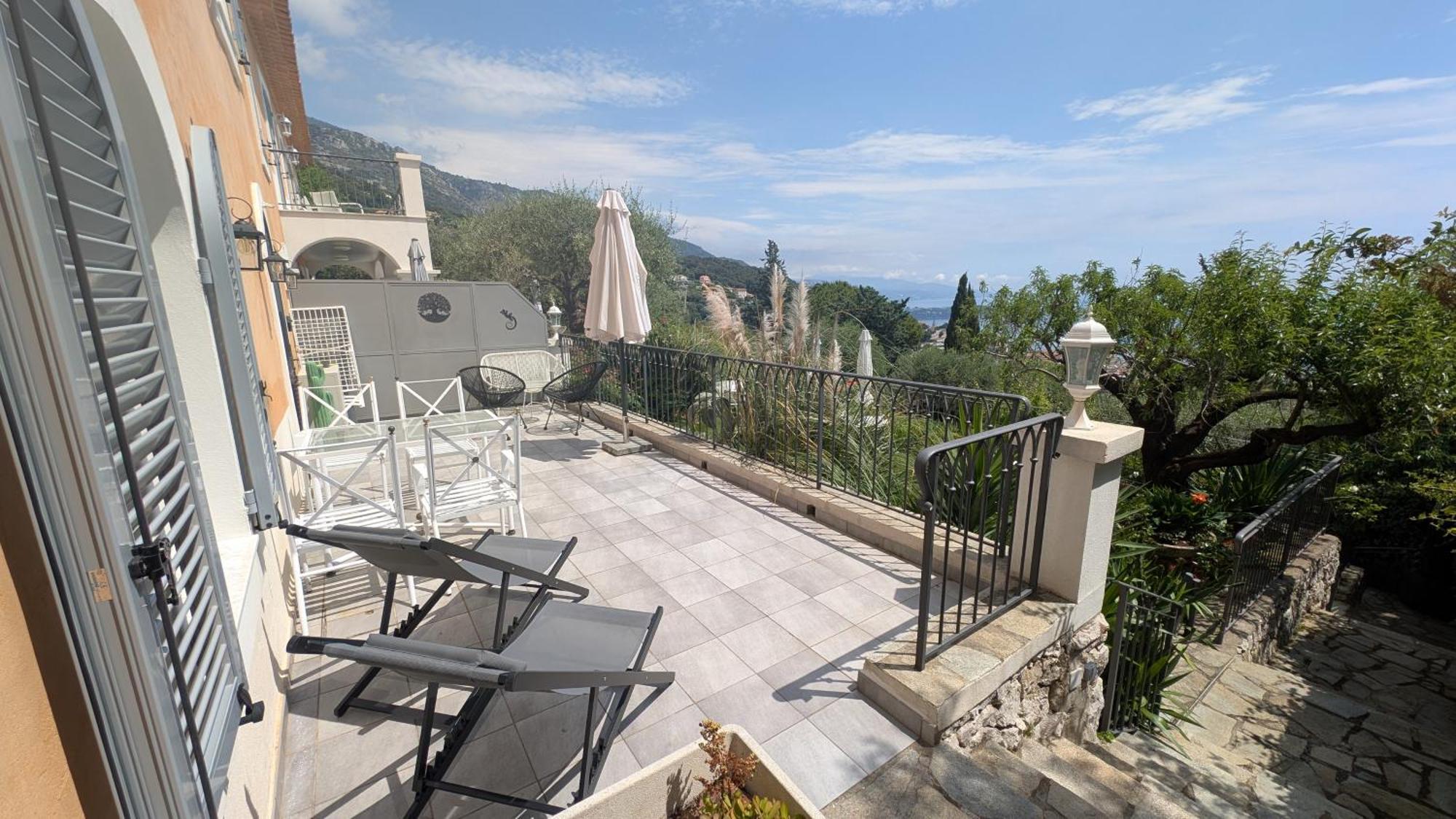D'angeline - Vue Jardin Commun Parking Voiture Obligatoire 10min Voiture Monaco Route Etroite Pente Raide Croisement Limite Photos - Sea View Shared Garden Parking Car Mandatory 10min Car Monaco Narrow Steep Road Limited Passing P
