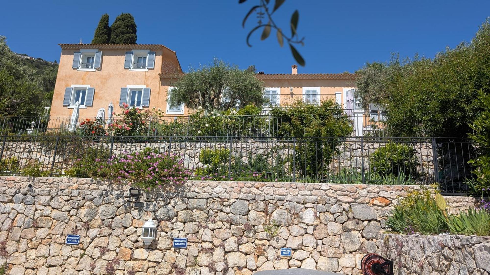 D'angeline - Vue Jardin Commun Parking Voiture Obligatoire 10min Voiture Monaco Route Etroite Pente Raide Croisement Limite Photos - Sea View Shared Garden Parking Car Mandatory 10min Car Monaco Narrow Steep Road Limited Passing P Apartment